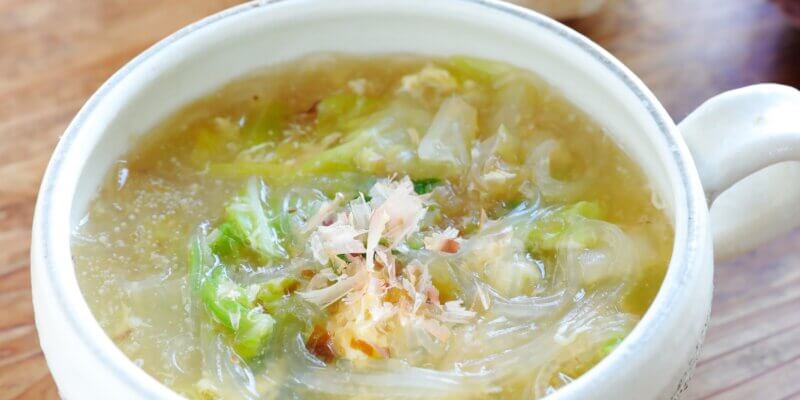 かつお香る、白菜と卵の中華春雨スープ