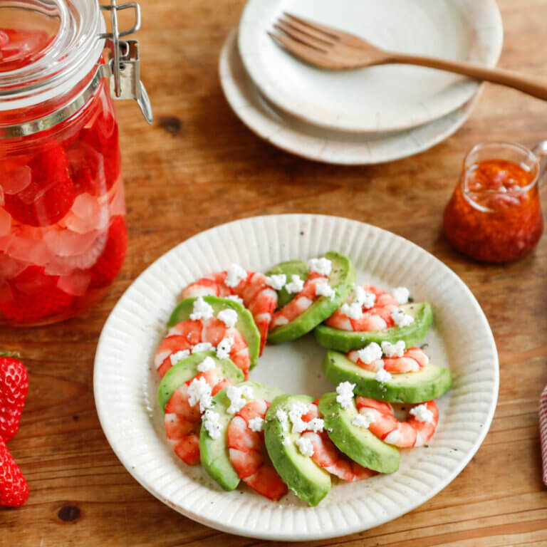 えびとアボカドのカルパッチョ いちごビネガードレッシング ぐっち夫婦のオフィシャルレシピサイト レシピブック オンライン